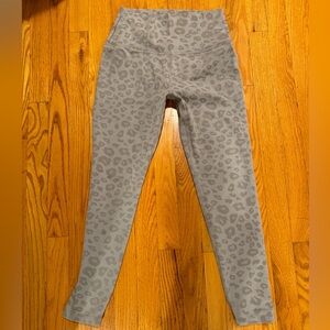 Beyond Yoga Leopard Print Crop Leggings